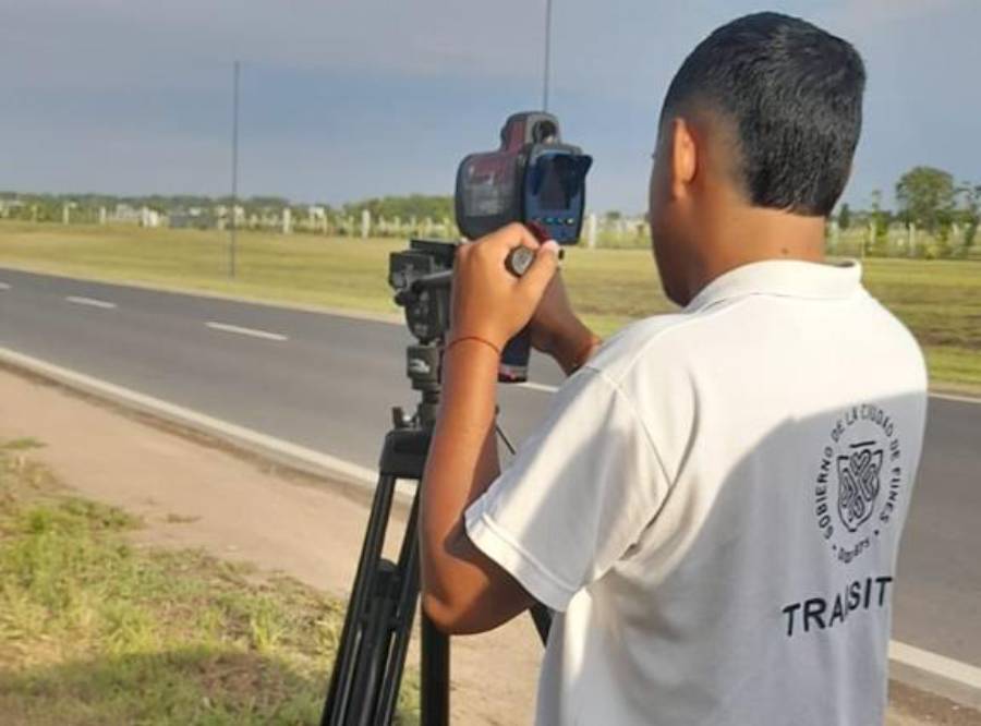 Radares en Funes: en dos semanas, detectaron 250 excesos de velocidad de casi 100 km/h